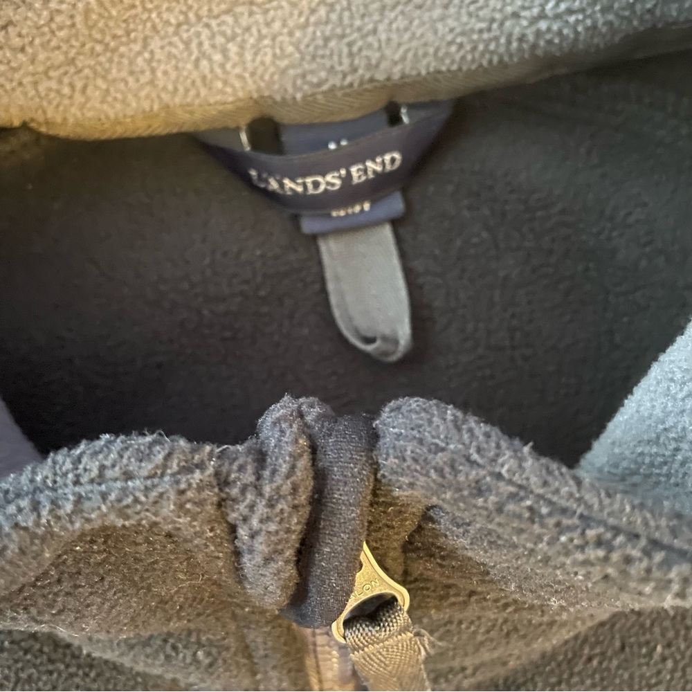 Lands’ End men’s fleece vest in black size M with pockets - Picture 2 of 8